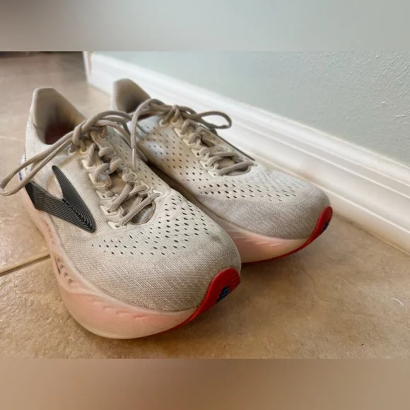 Brooks Glycerin MAX Women's
Athletic Shoes - White and Pink - Picture 3 of 10